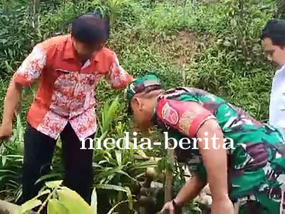 Babinsa dan Bhabinkamtibmas Bersama Tim Puskesmas Karangkobar Sukseskan Program ODF