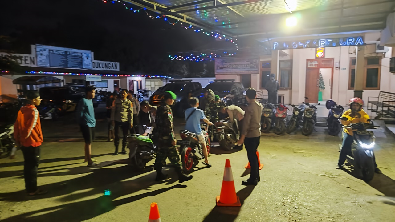 Kerja Bakti Babinsa dan Masyarakat Bangun Jalan Usaha Tani