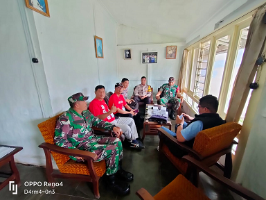 Komsos Babinsa Bersama Bhabinkamtibmas dengan Pendeta 