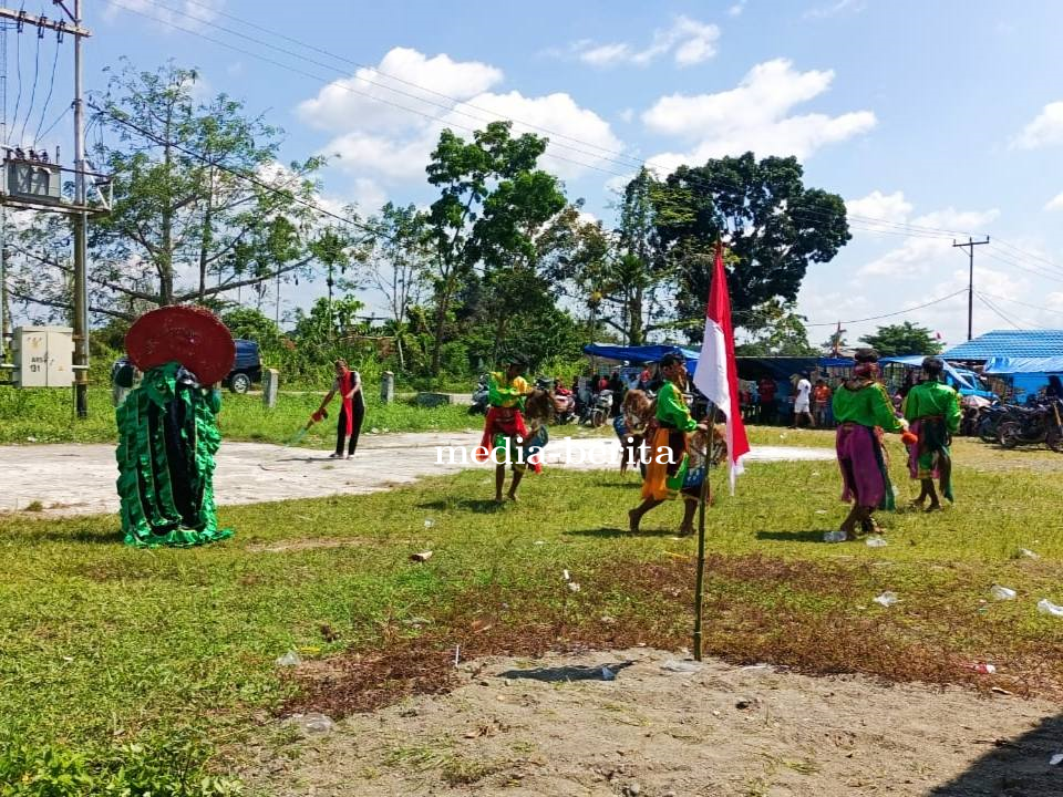 Semarak HUT RI, Koramil Senggi Turut Andil Dalam Pentas Seni Budaya Kuda Lumping