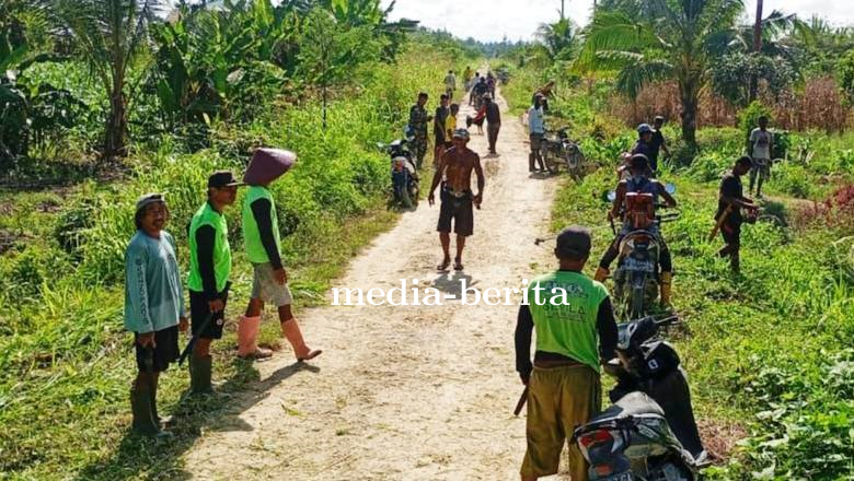 Bakti Teritorial Prima: Babinsa Skanto dan Warga Binaan Kompak Kerja Bakti Sambut Pemasangan Instala