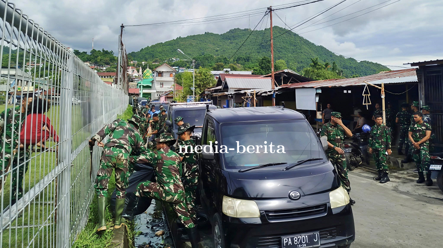 Kodim 1701/Jayapura Sukseskan Karya Bakti Gabungan TNI–Polri Bersihkan Lingkungan Pasar Hamadi
