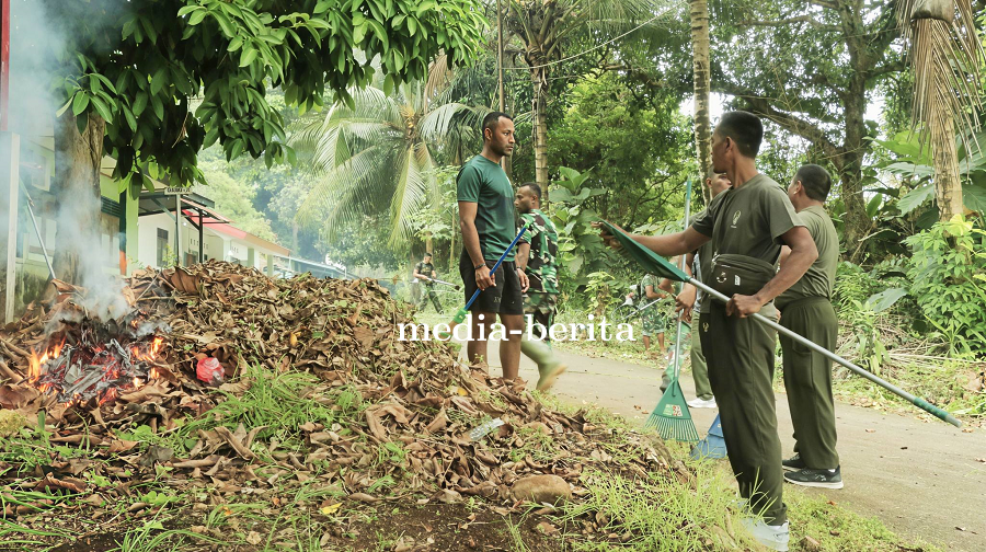 Kasdim Jayapura Pimpin Kegiatan Jumat Bersih di Kompleks Asrama Prajurit