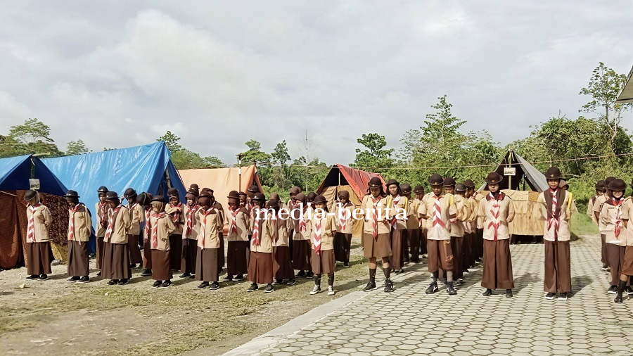 Kemah Amal Bakti MAN Keerom, Babinsa Skanto Tegaskan Dukungan TNI AD untuk Generasi Muda