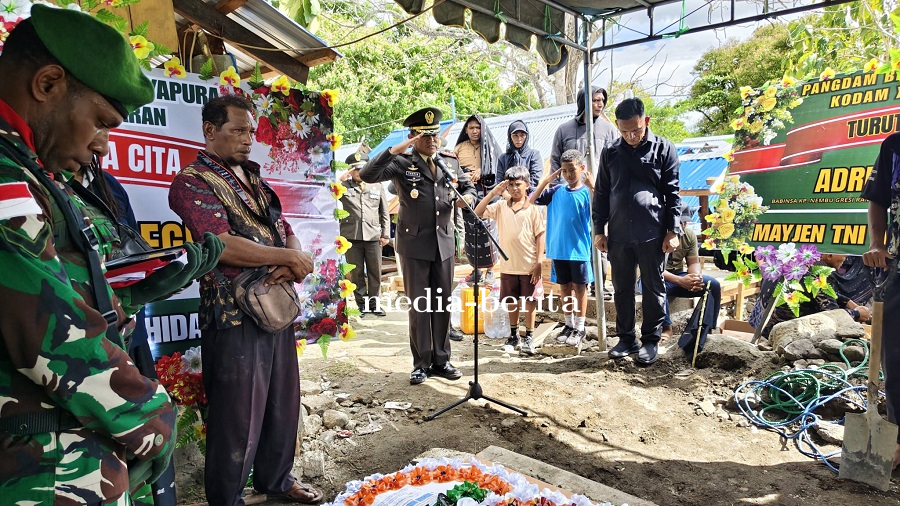 Isak Haru Iringi Penghormatan Terakhir Serka Adrikardus Deghe, Dandim 1701/Jayapura Pimpin Pemakaman