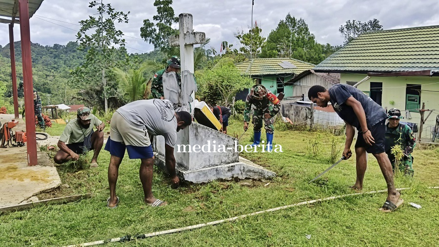 Babinsa Koramil Web Aktifkan Semangat Gotong Royong Bersihkan Gereja Immanuel