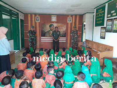 Silaturahmi antara Siswa TK Pertiwi dan Koramil 04 Karangkobar