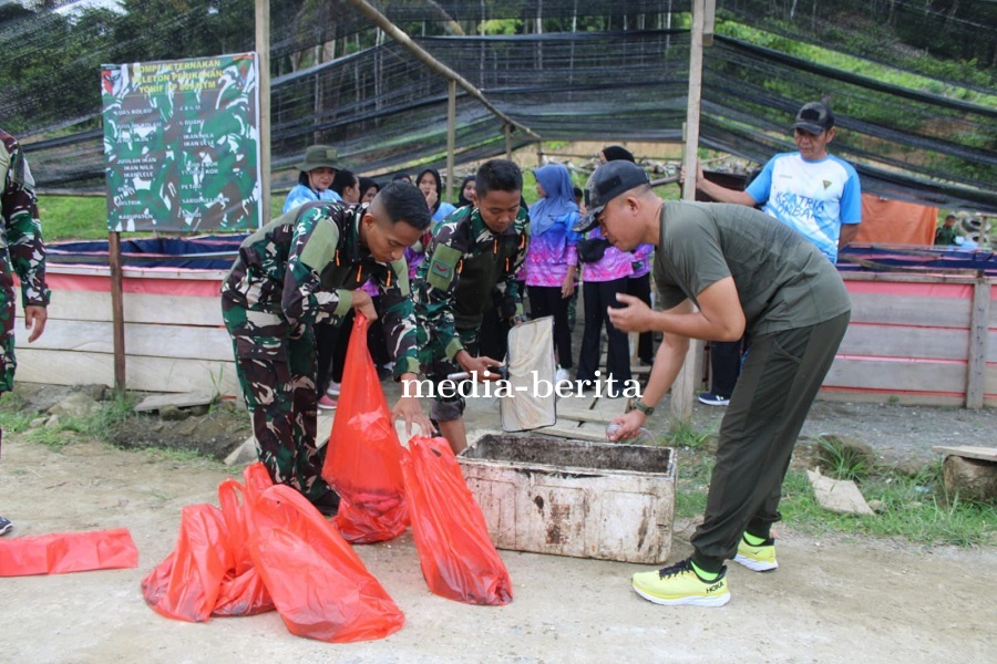 Perkuat Ketahanan Pangan, Yonif TP 809/NTM Panen Lele dan Berbagi ke Masyarakat serta Persit