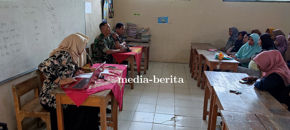 Babinsa Bersama Wali Murid Menghadiri Rakor Pelaksanaan Kerja Bakti