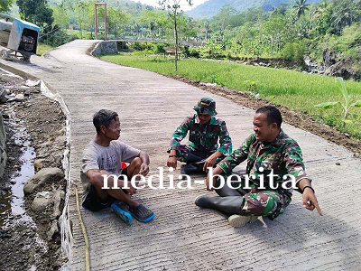 Obrolan Santai di Desa Sijenggung Harmoni TMMD Reguler ke-120