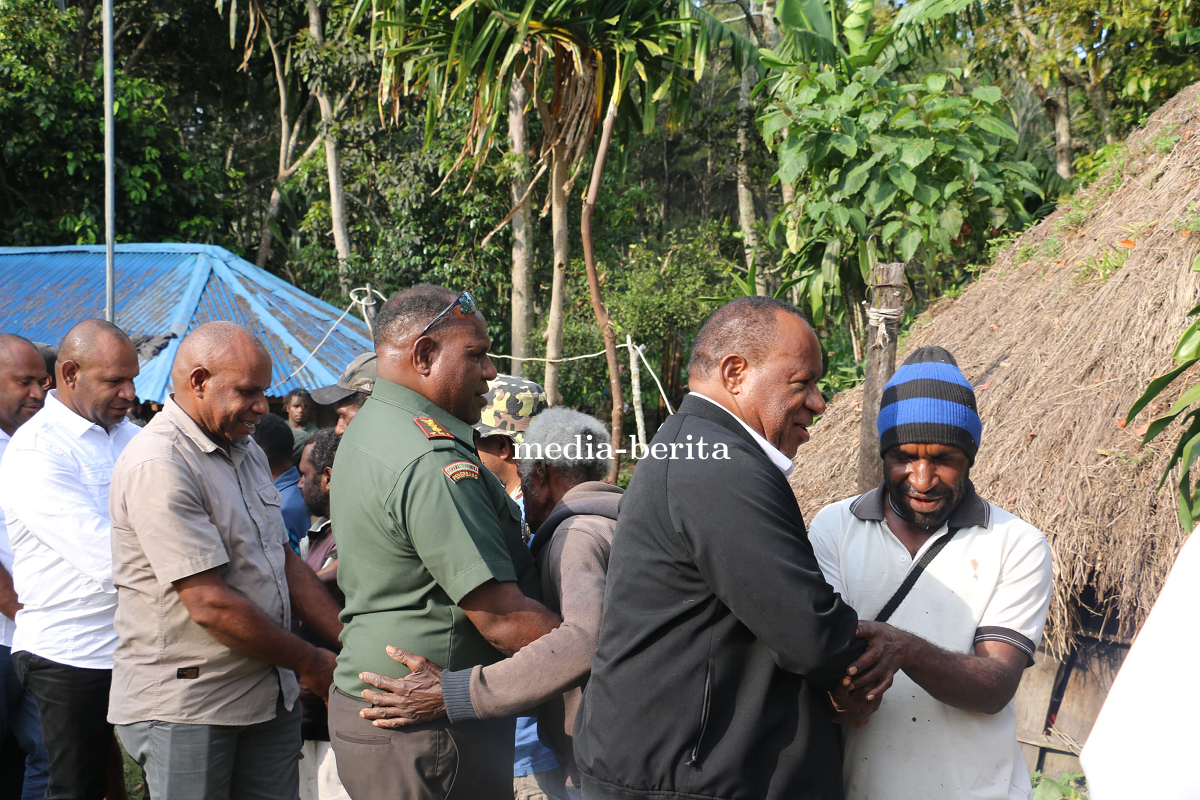 Wujud Peduli Dandim 1702 Jayawijaya Bersama Wamendagri ke Rumah Duka Purnawirawan