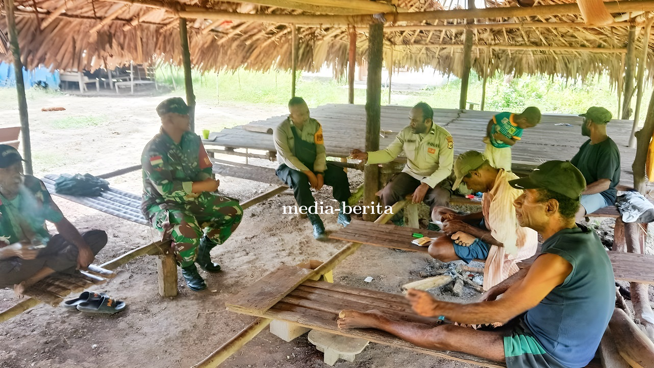 Babinsa Dan Babhinkamtibmas Ikut  Musyawarah Adat Pembentukan Kampung Adat