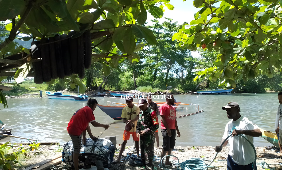 Sambangi Nelayan Tradisional Babinsa Koramil Demta Bantu Buat Rumpon