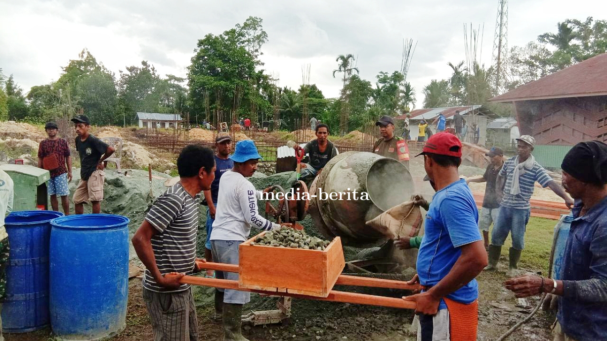 Wujud kokohnya Toleransi Diwilayahnya, Babinsa Skanto Ikut  Kerja Bakti Pembangunan Gereja