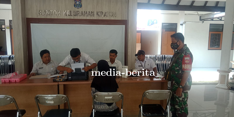 Babinsa Koramil 01Tegal Barat Dampingi Pembayaran PBB