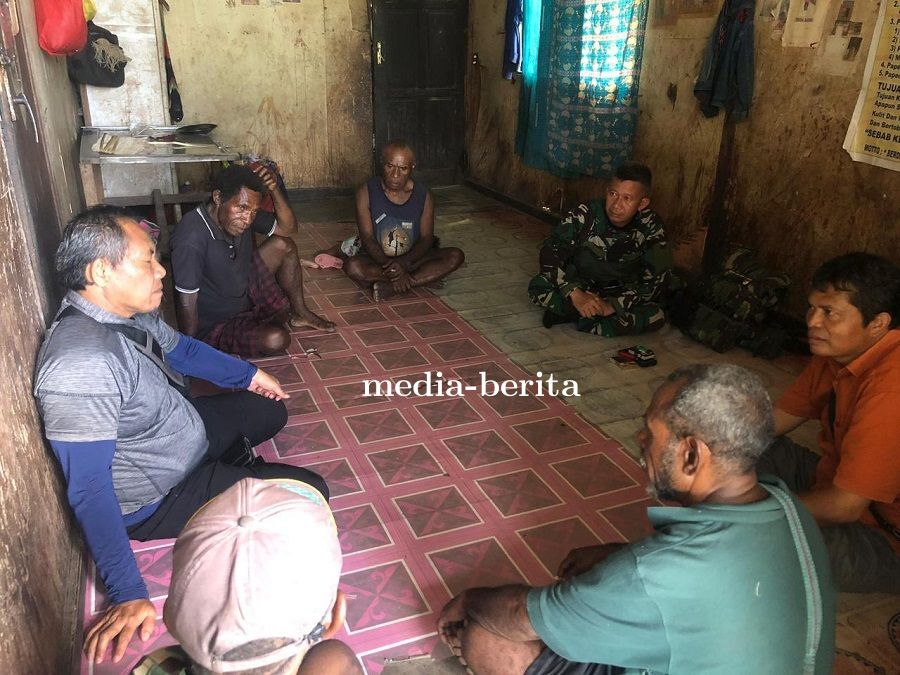 Melalui Anjangsana Satgas Yonif 753/AVT bagikan Sembako kepada Masyarakat