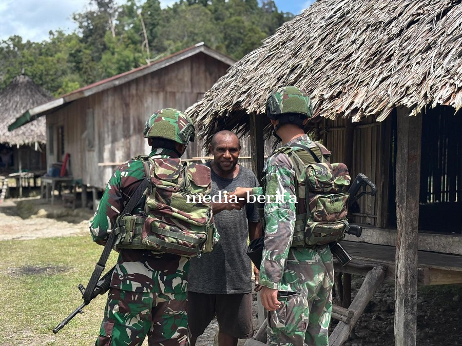 Peluk Hangat TNI di Perbatasan: Pos Bandara Aboy Anjangsana Penuh Kasih