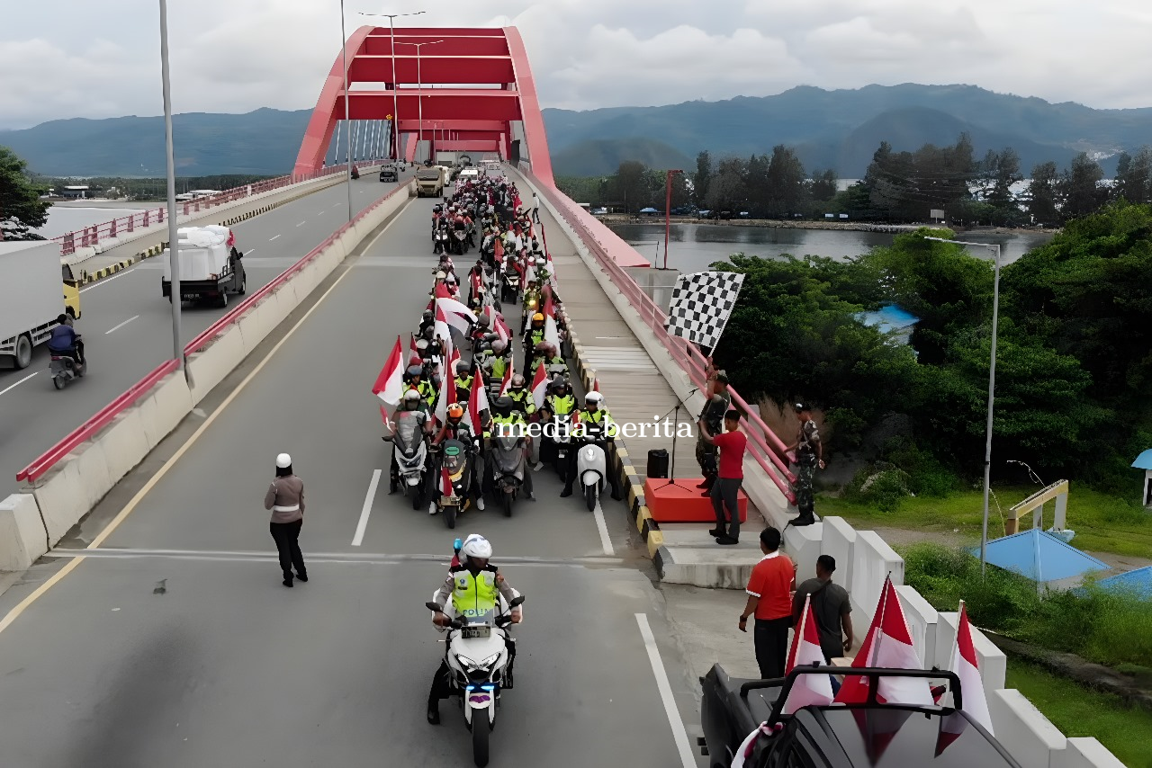 Semarakkan HUT RI Ke 78 Kepala Staf Kodim 1701 Jayapura Lepas Pawai Merah Putih