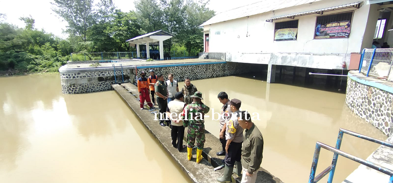 Dandim 0712 Tegal Tinjau Lokasi Banjir di Kecamatan Sumurpanggang