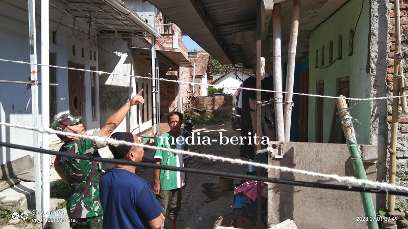 Babinsa Kodim Tegal Tinjau Rumah Warga Terdampak Gempa Bumi