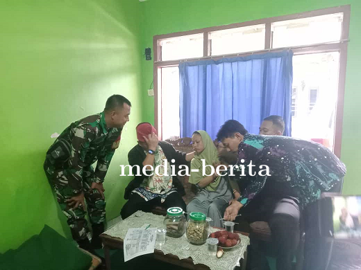 Babinsa Serda Suroso Bersama Tenaga Kesehatan Jemput ODGJ Guna Menjalani Pengobatan