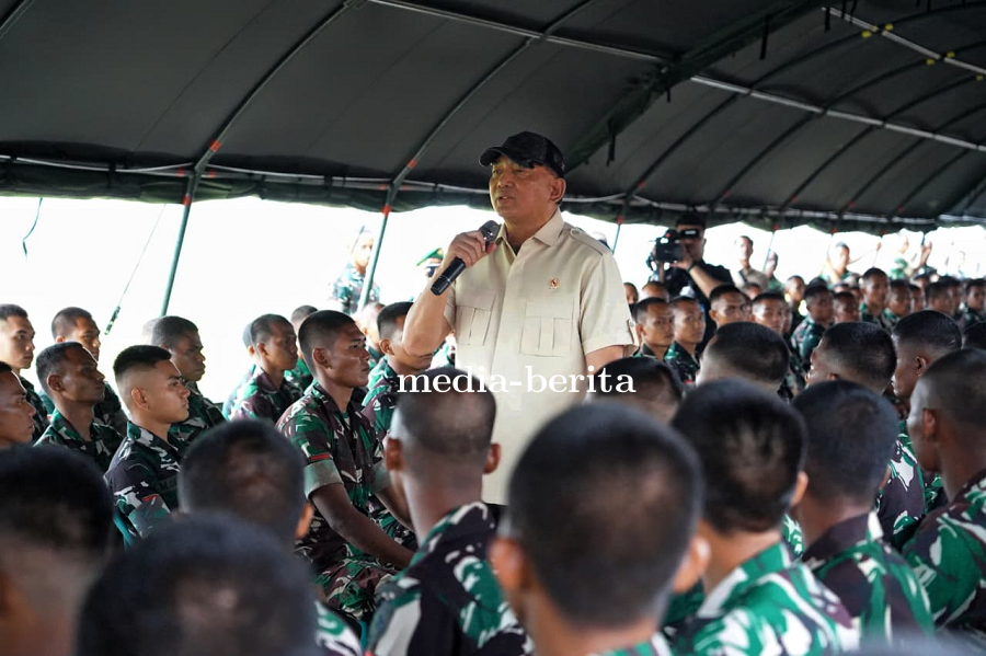 Tinjau Satuan dan Beri Perhatian Penuh Prajurit di Wanam, Pangdam XXIV/Mandala Trikora Dampingi Menh