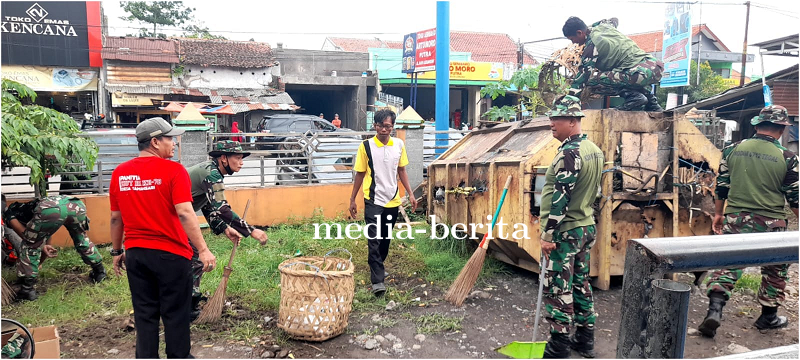 Danramil Lebaksiu Kodim 0712 Tegal Korem 071 Wijayakusuma Pimpin Pembersihan Pasar Tradisional