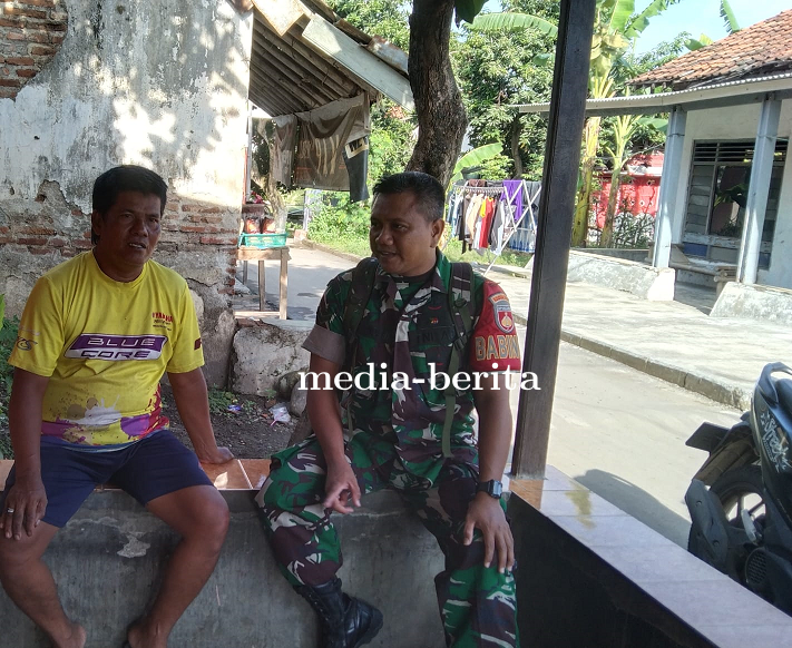 Jalin Kebersamaan Di Bulan Ramadhan Babinsa Koramil Kramat Laksanakan Komsos Bersama Warga