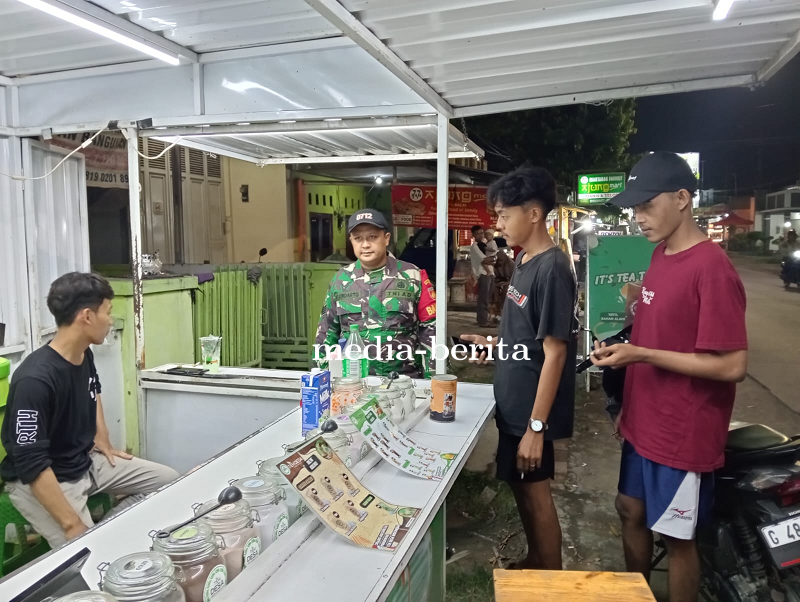 Jaga Kondusifitas Wilayah Binaan, Babinsa Koramil 06/Kramat melaksanakan Patroli