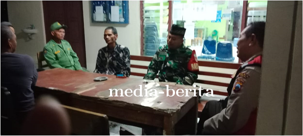 Ciptakan Situasi Kondusif, Babinsa Dan Bhabinkamtibmas Laksanakan Patroli Dan Komsos