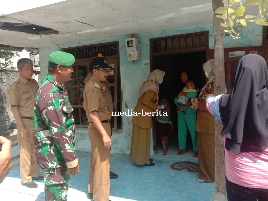 Babinsa Warureja Dampingi Pendistribusian Bantuan Telor Ayam Bagi Penderita Stunting