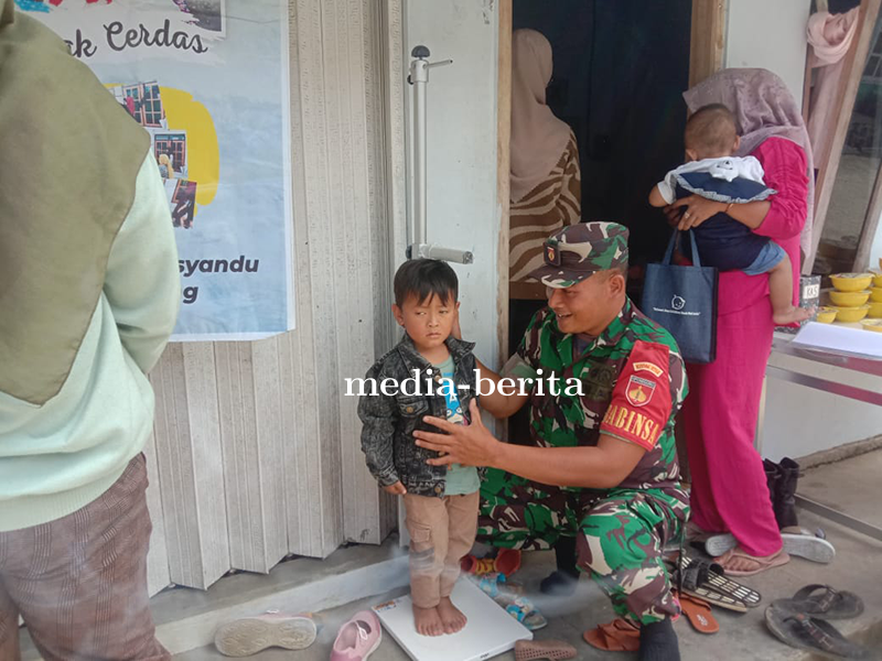 Upaya Penurunan Angka Stunting Babinsa Dampingi Posyandu