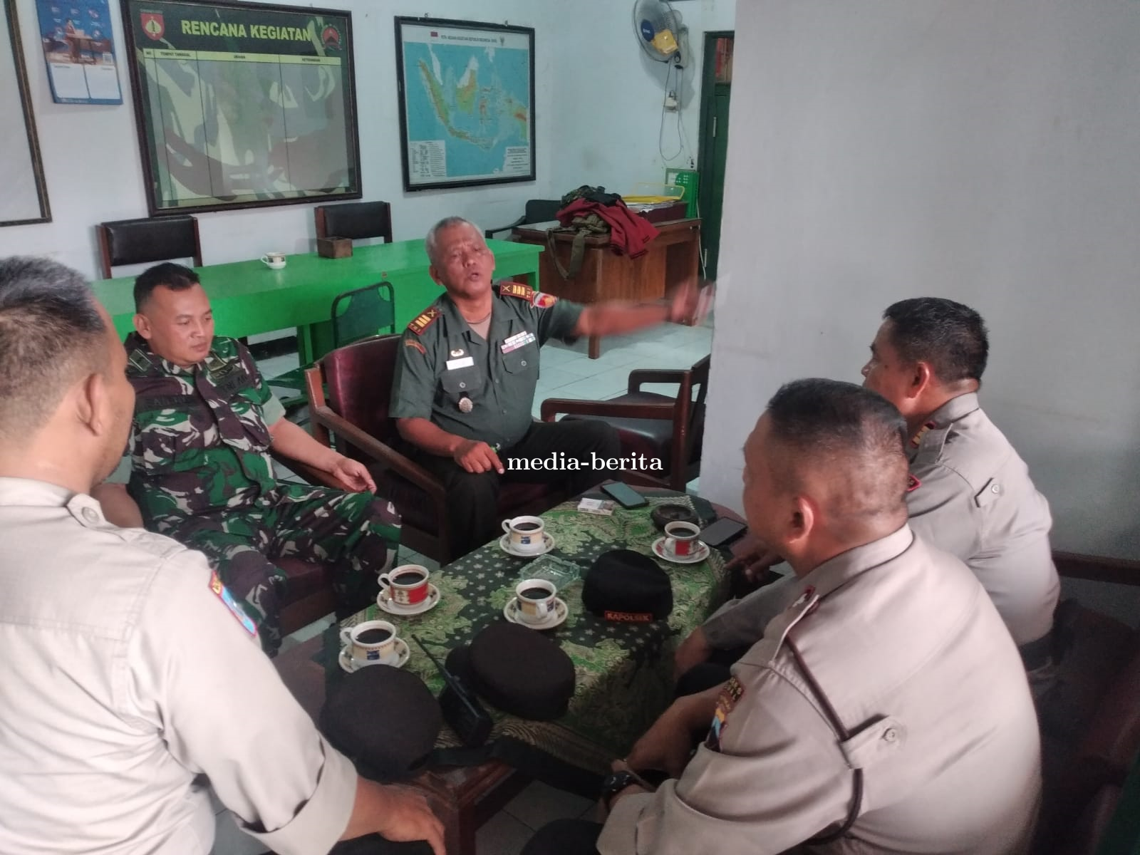 Danramil 08 Talang Terima Kunjungan Silaturahmi Kapolsek Talang Sebagai Wujud Sinergitas TNI Polri
