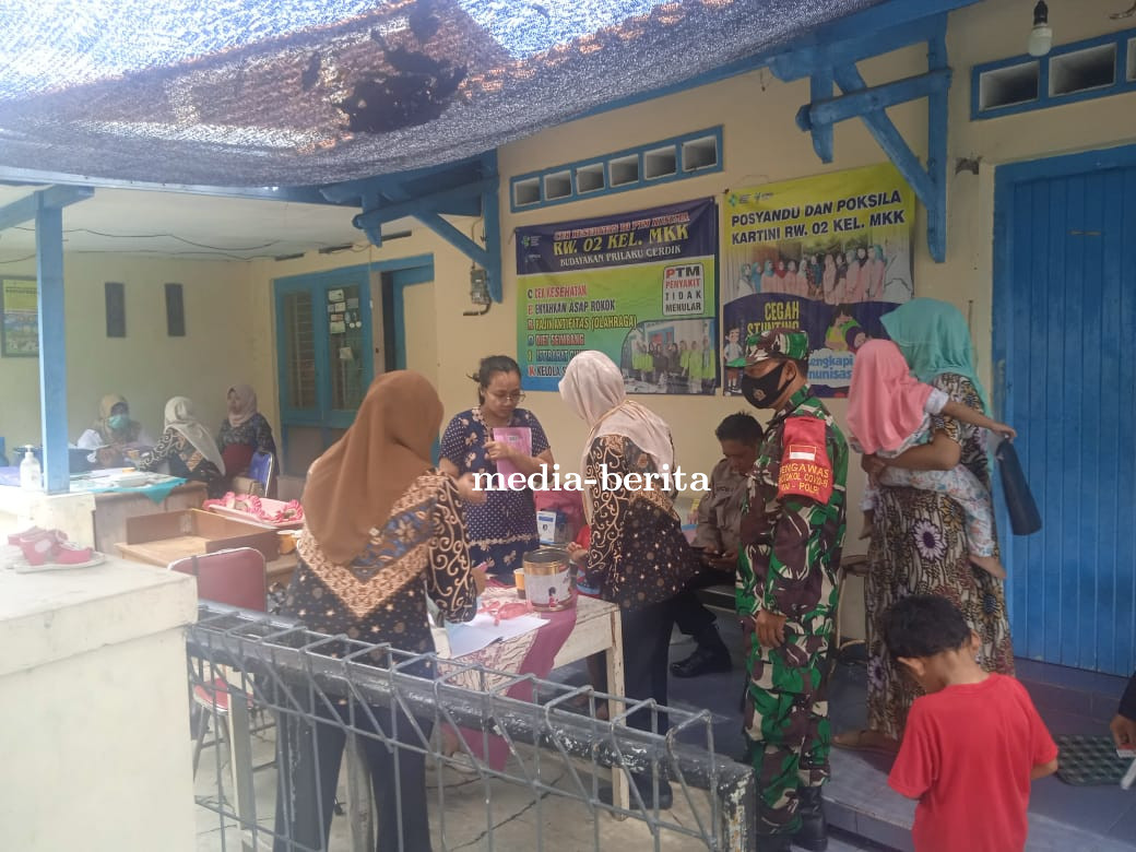 Sukseskan Program Penurunan Stunting, Babinsa Koramil Tegal Timur Dampingi Kegiatan Posyandu