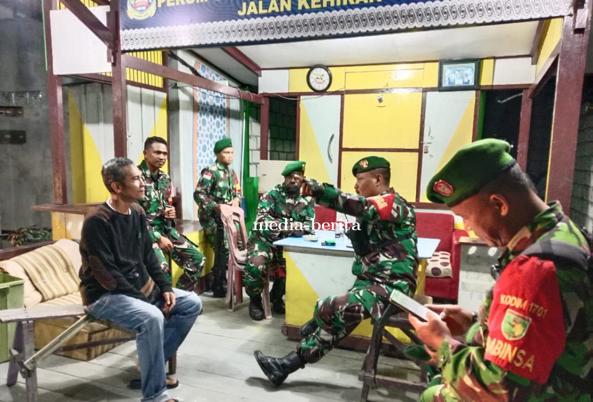 Kunjungi Poskamling, Koramil Sentani Ajak Warganya Selalu Waspada