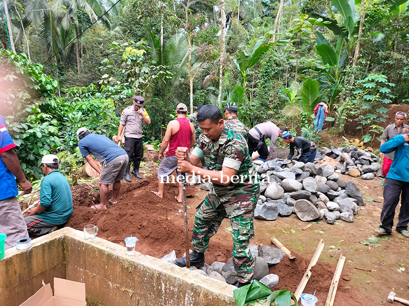 Sinergi TNI Dan POLRI Bersama Rakyat