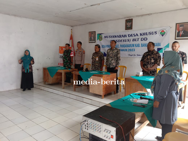 Babinsa Melakukan Pendampingan Penyaluran Bantuan Langsung Tunai Desa