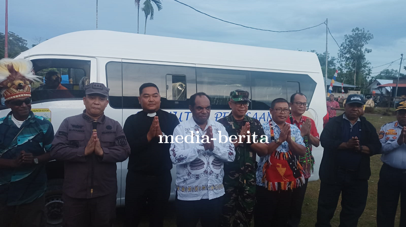 Dandim 1701 Jayapura Dampingi  Bupati Keerom Safari Natal