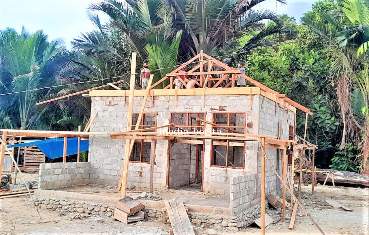 Guna Tingkatkan Pelayanan Kesehatan Di Kampung Muara Nawa Satgas TMMD Bangun Pustu