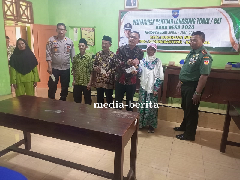 Danramil Koramil Kedungbanteng Hadiri Langsung Penyaluran BLT DD