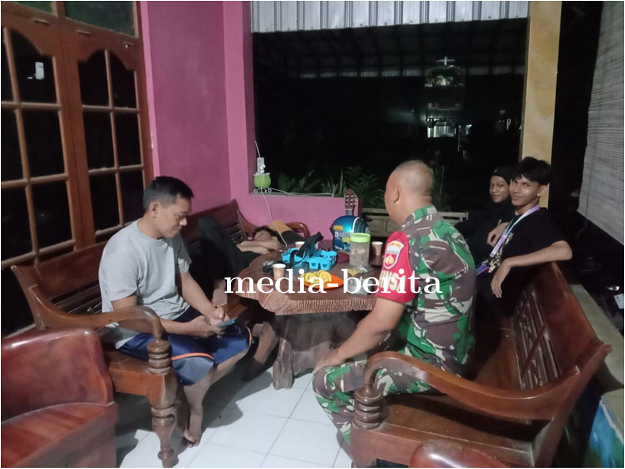 Laksanakan Komsos, Pelda Samsudin Sambangi Rumah Warga