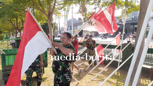 Sambut HUT Kemerdekaan RI ke-79, Anggota Kodim Tegal Pasang Bendera dan Umbul-Umbul 