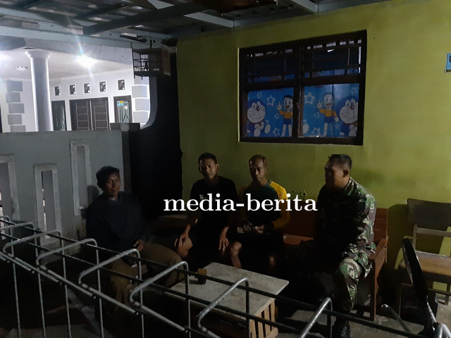 Patroli Malam Babinsa Kodim 0712 Tegal Ajak Warga Cegah Gangguan Kamtibmas
