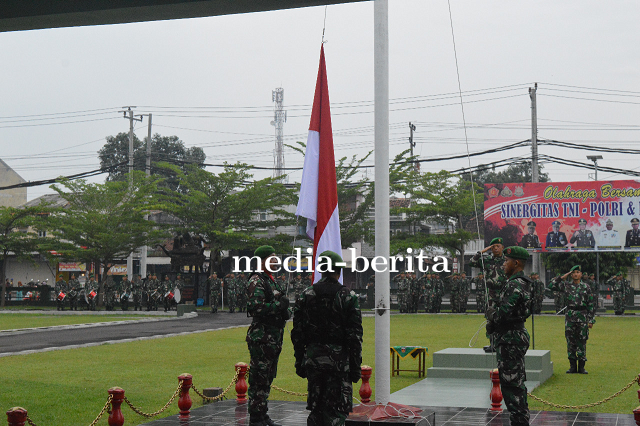 Kasdim 0712 Tegal Pimpin Upacara Hari Senin
