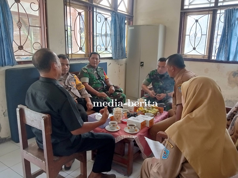 Jalin Komunikasi Di Wilayah, Babinsa Talang Laksanakan Komsos