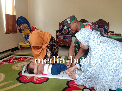 Satgas TMMD Reguler ke-120 Dampingi Kegiatan Posyandu di Desa Sijenggung