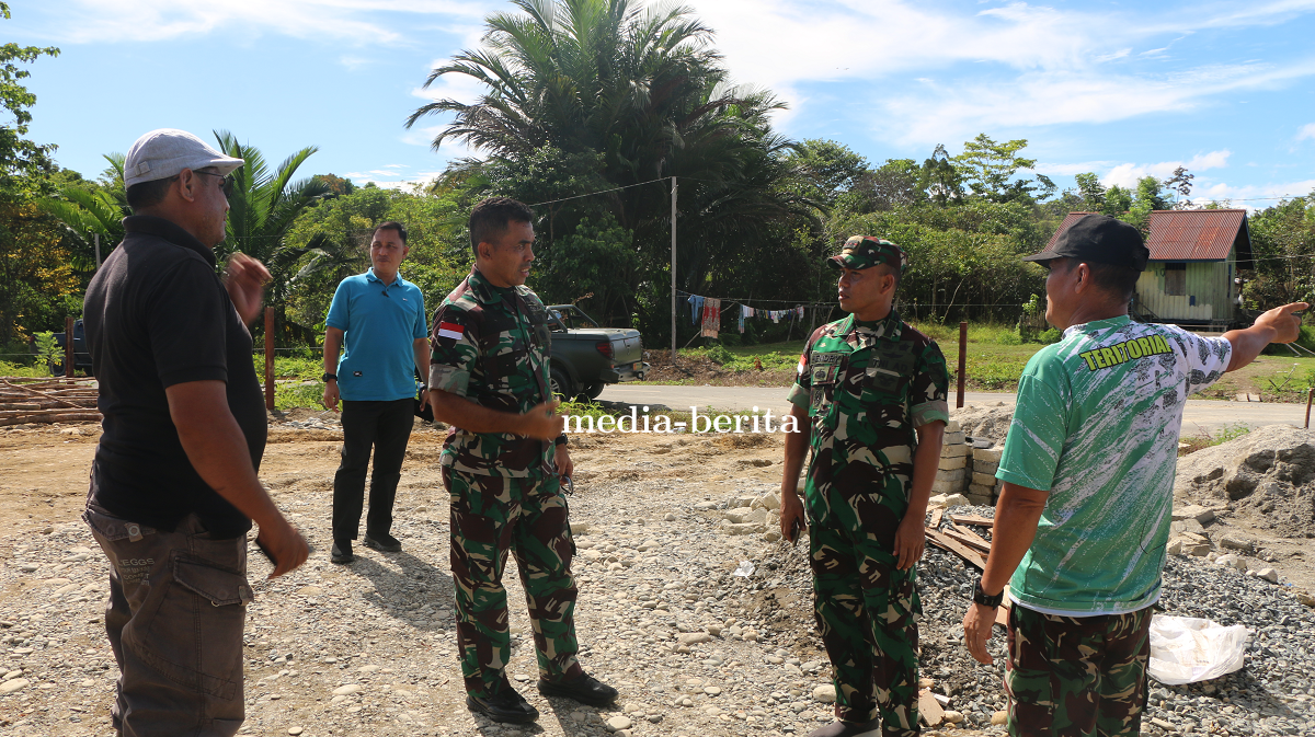 Aster Kasdam Cenderawasih Bersama Dandim Jayapura Tinjau Lokasi TMMD