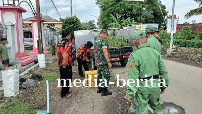 Menuju Pemilu Damai, Personil Kodim 0712 Tegal Korem 071 Bersih - Bersih Masjid 