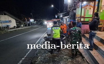Jaga Kamtibmas Di Wilayah, Babinsa Dan Bhabinkamtibmas Laksanakan Patroli Gabungan