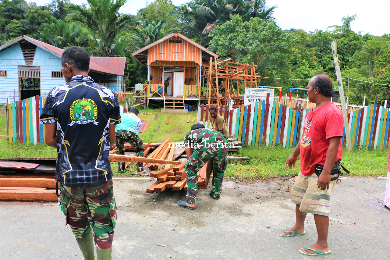 Peduli Generasi Penerus Bangsa Satgas TMMD Reguler Ke -118 Kodim 1701/Jayapura Rehab Paud